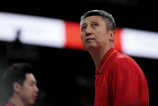 SY是何居心？中国男篮亚运会征战，小组赛时有一种声音说“陪着臭棋篓子下棋”，半决
