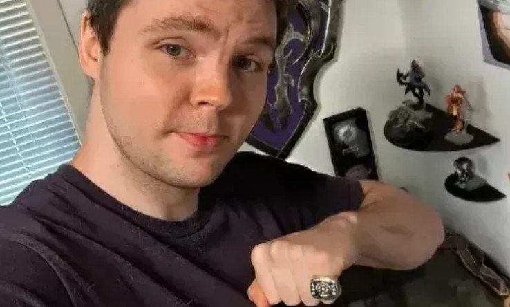 前段时间布狗AdmiralBulldog公开售卖了自己的TI3冠军纪念戒指，近日