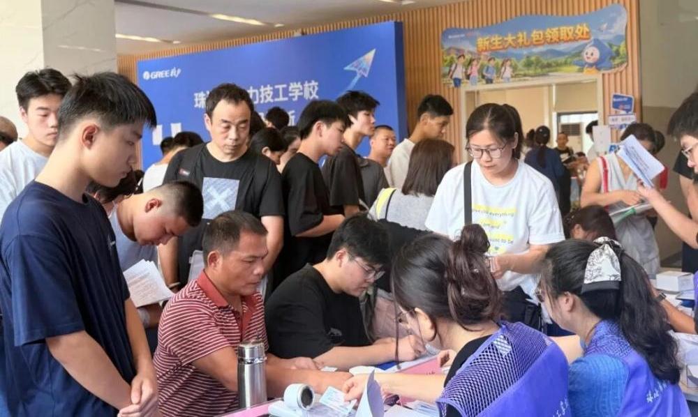8000人争抢格力技校名额！为啥宁愿花钱读技校，不去送外卖？2026年10月