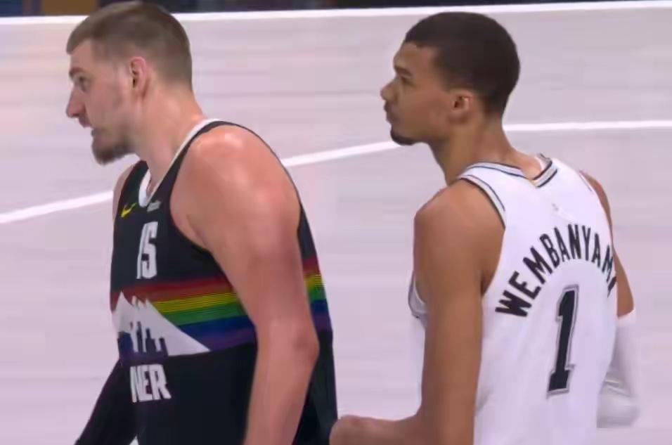 约基奇准三双，掘金加时终结马刺11连胜📊历史级对飙约基奇：40分8板13