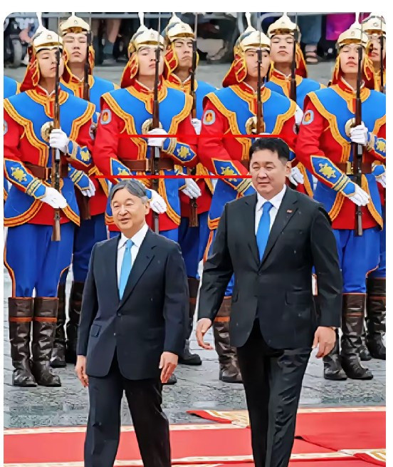 日本天皇访蒙，身高差亮瞎眼！啥？日本天皇出访蒙古，结果被