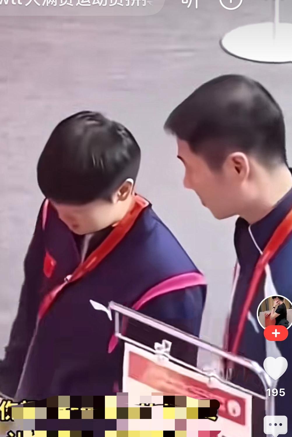 王励勤：莎莎。莎：哎，主席。王励勤：感觉伤怎么样？莎：还可以吧。王励