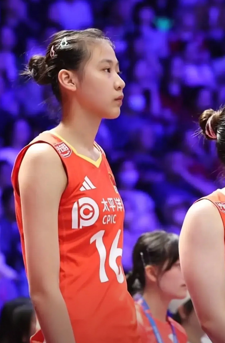 中国女排或对副攻线做出调整，王奥芊lP地址显示河北(图二)，据报她将支援谢激扬带