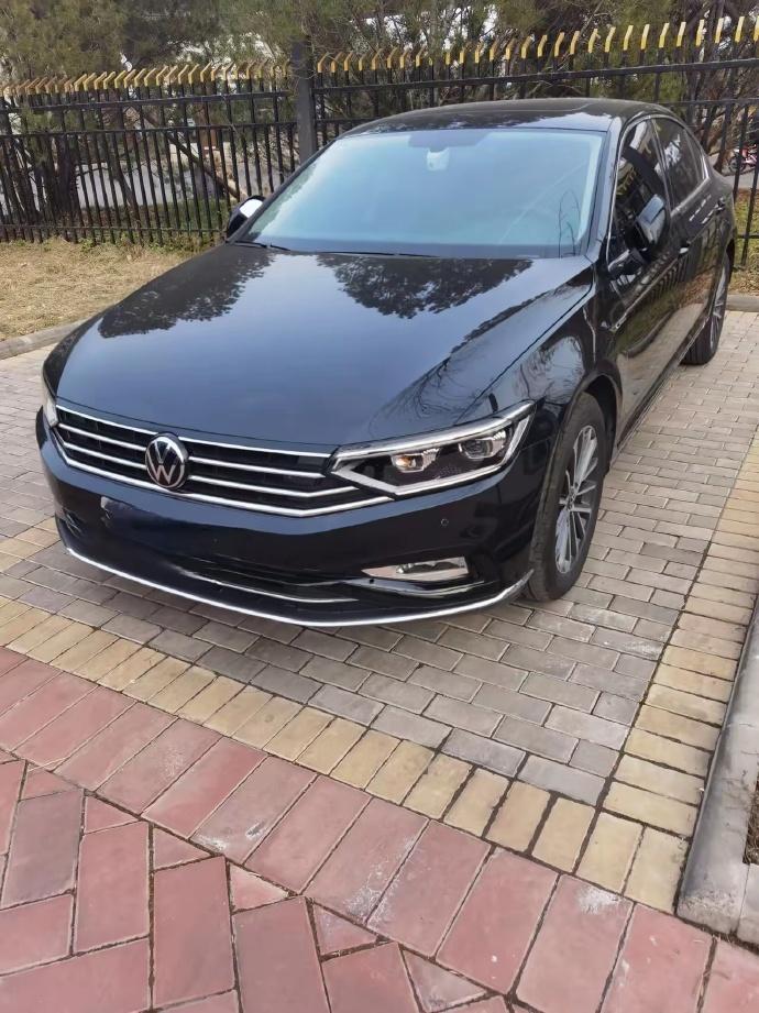 🚗各位车友下午好～最近后台好多朋友问我，迈腾和帕萨特同属大众中型车，底盘到底差