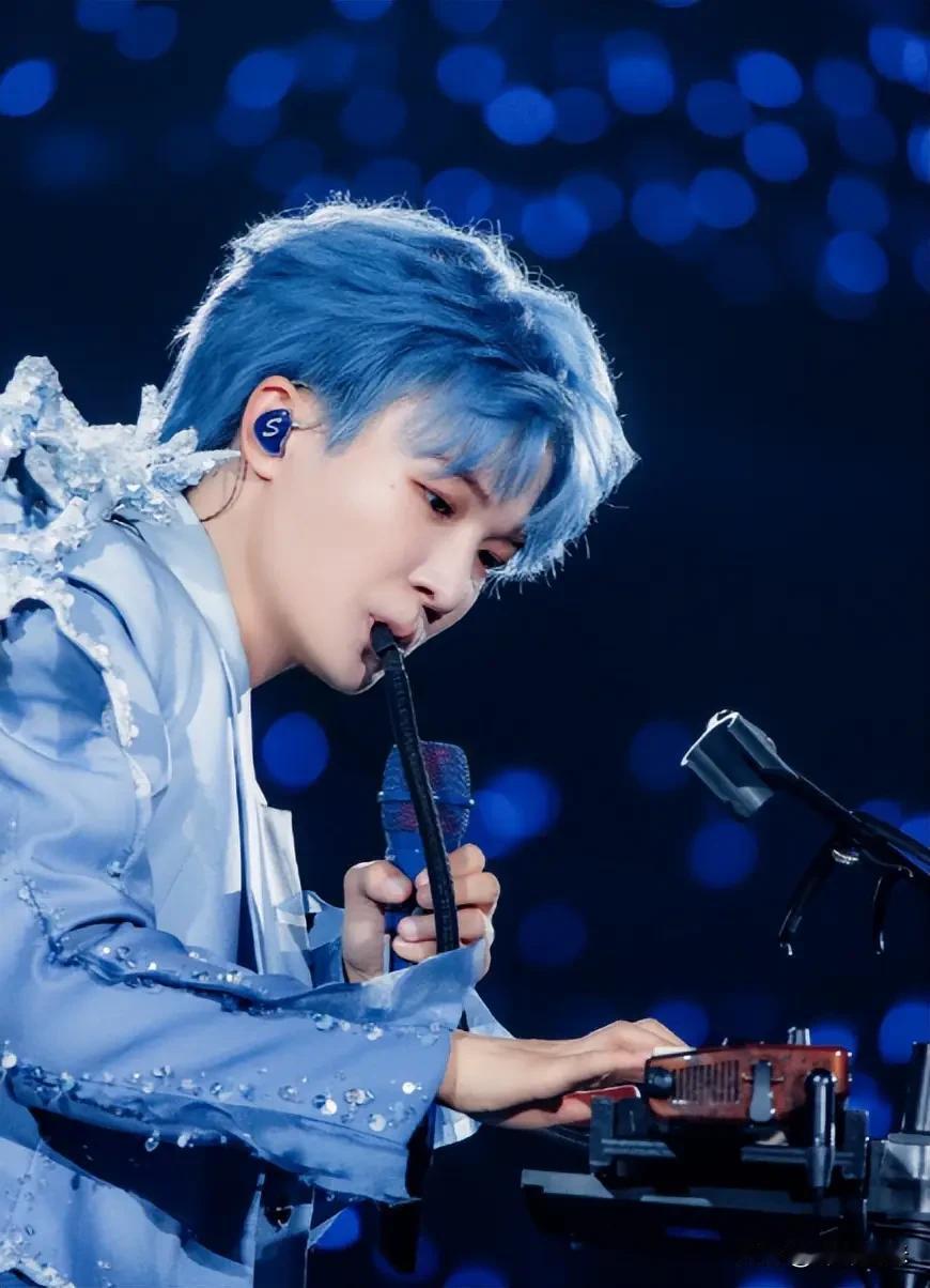 周深喜欢蓝色的原因大揭秘你们知道周深喜欢蓝色的原因是什么吗？因为周深的周是周