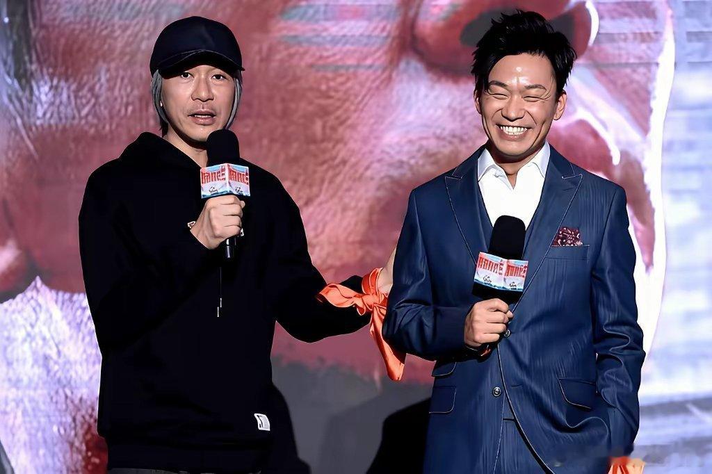 王宝强这操作，真不拿网友当外人。周星驰新片《功夫女足》上映，王宝强二话不说，直接