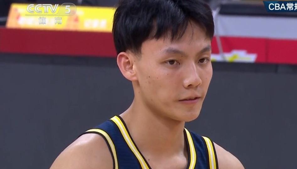 福建19分逆转广东，不得不承认的4大事实！1，杜锋黔驴技穷，只要球员一犯错，就