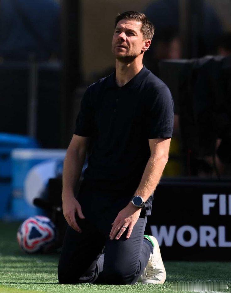 科贝电台：皇马只会支付阿隆索本赛季的薪水，不会支付他全部三年合同的费用。合同中