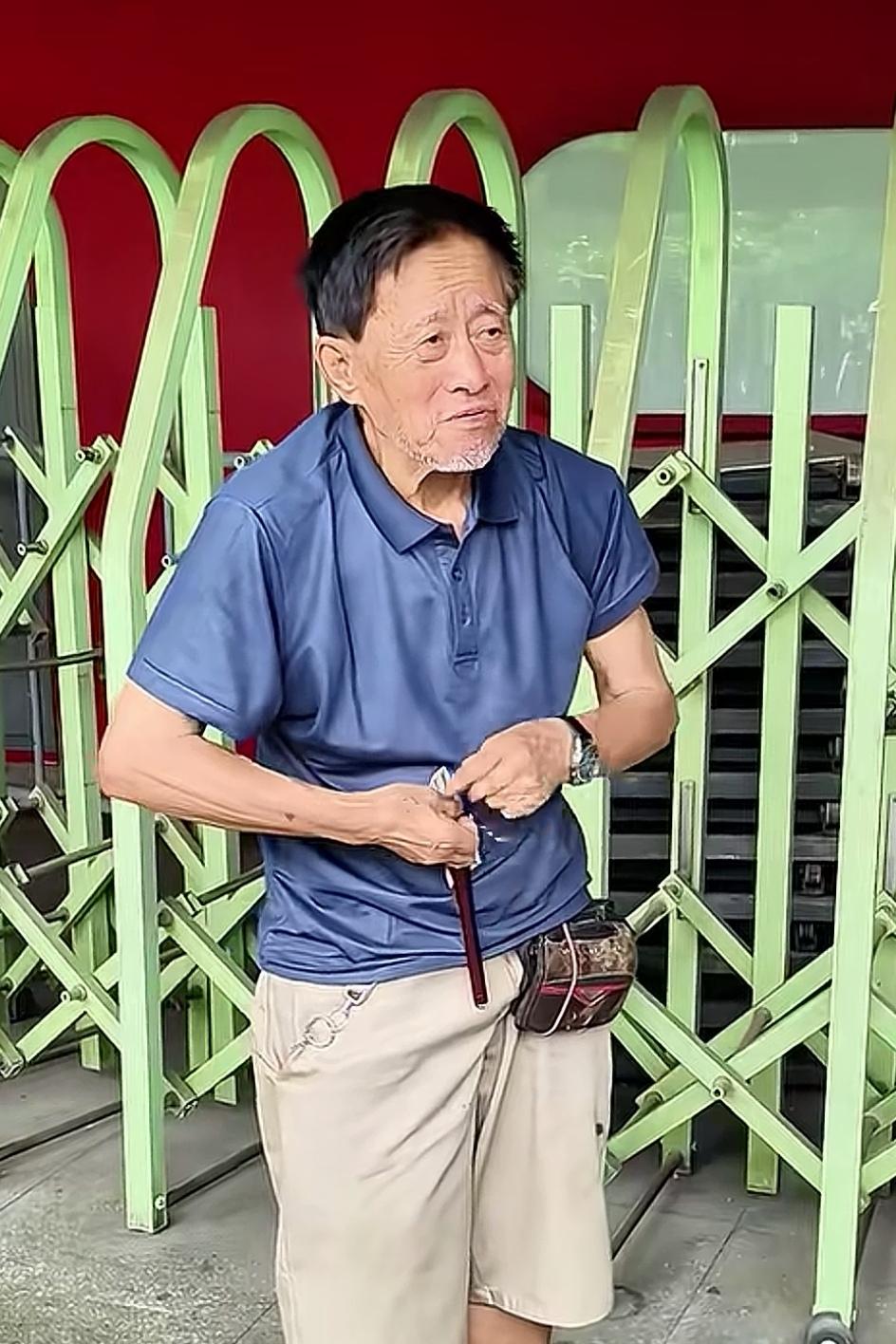 上海“建工”爷叔的出现，现在网络上有两种不同的声音:一种是，爷叔过去是擦玻璃的，