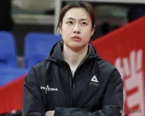 最近刷篮球相关内容，发现不少球迷都在提陈晓佳，希望她能去女篮国家队教练组试试。