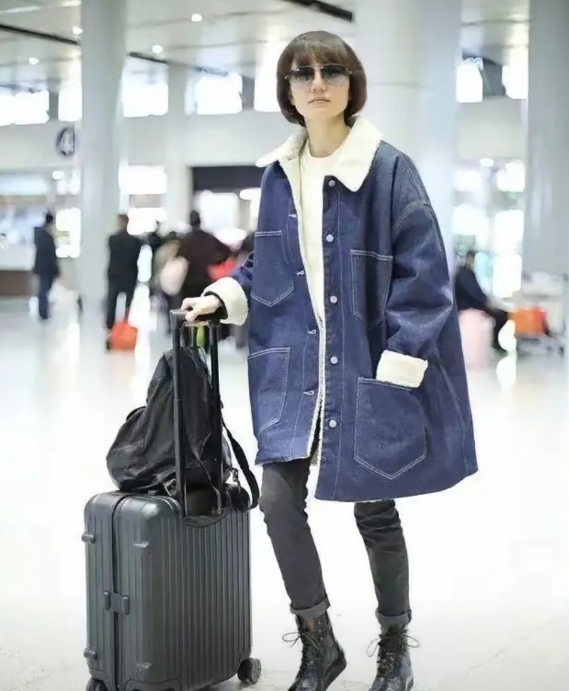 袁泉无论是生活着装还是走红毯着装，永远都是一副淡淡的素雅，好看又不失高级感。无论