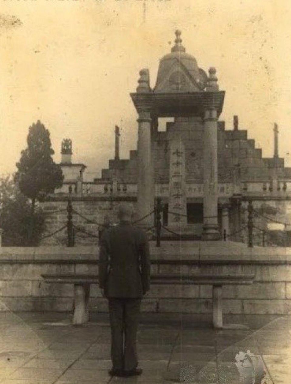 1949年，蒋介石离开广州前专程前往黄花岗七十二烈士墓祭奠，此次祭奠是蒋介石在大