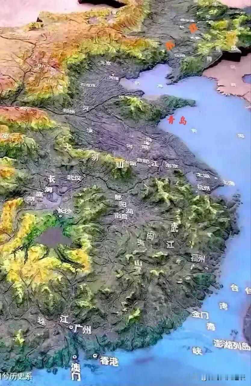 看着很震撼的中国三维地图。这样看除了东北，华北是平地其他都是山沟沟。华北要优于东