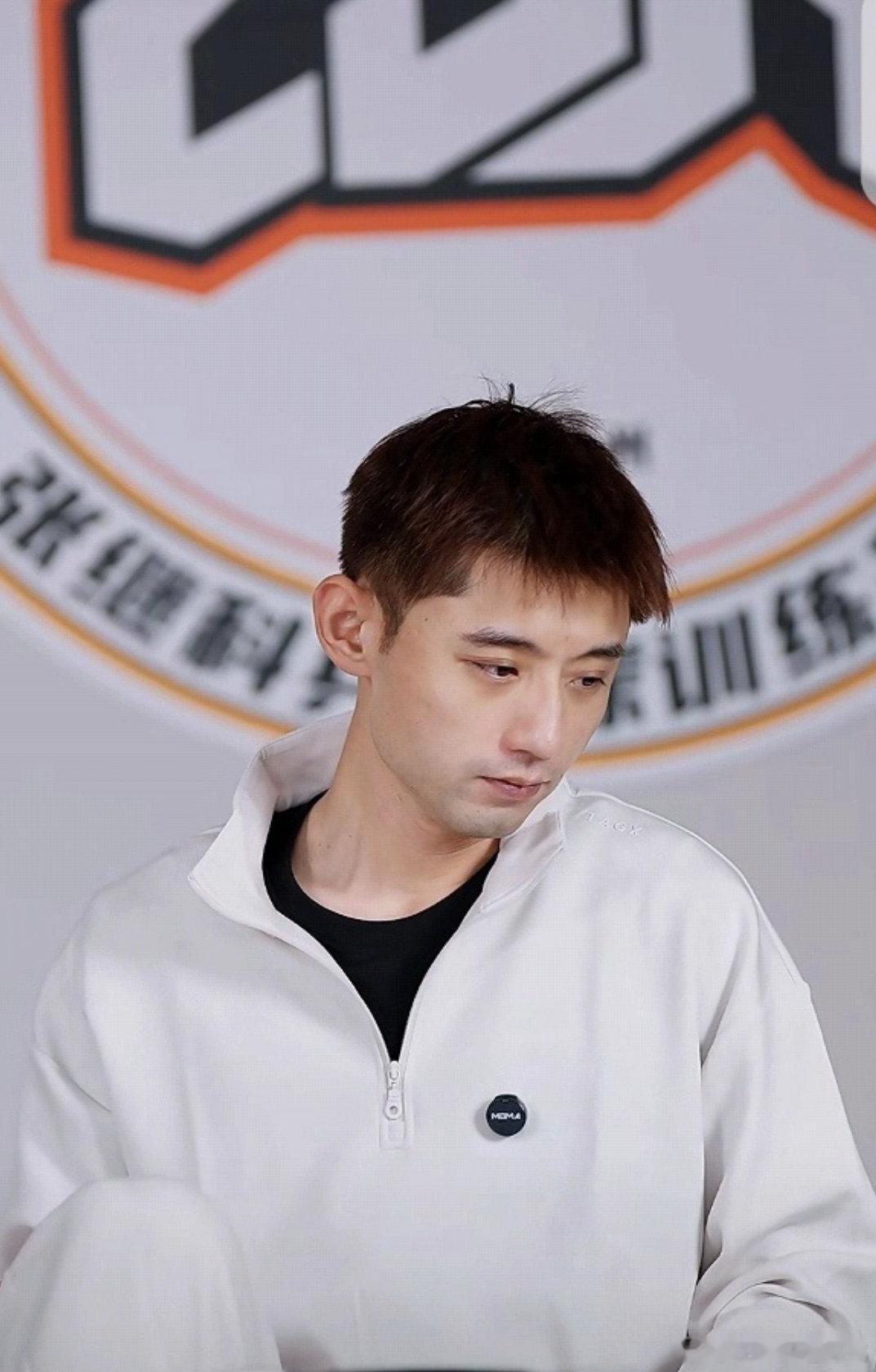 #张继科#我现在太舒服，太自由了，可能活了30多年，最舒服最快乐最自由的时候就是这两年。​