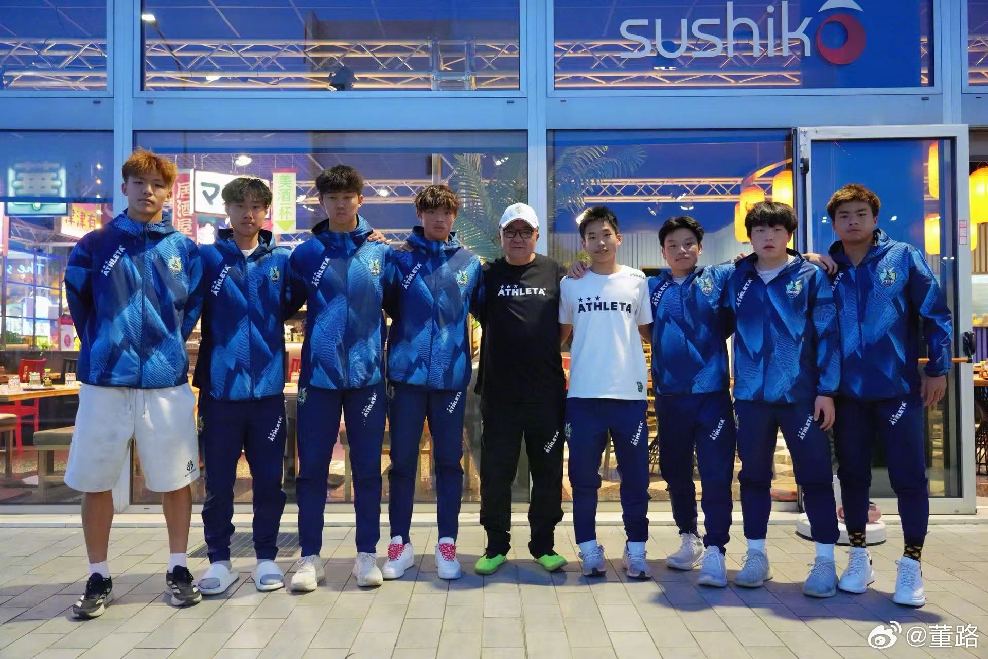 这是中国足球小将09留洋的的8个人，加上在U16国少的凯凯、林峒、东宸以及上海