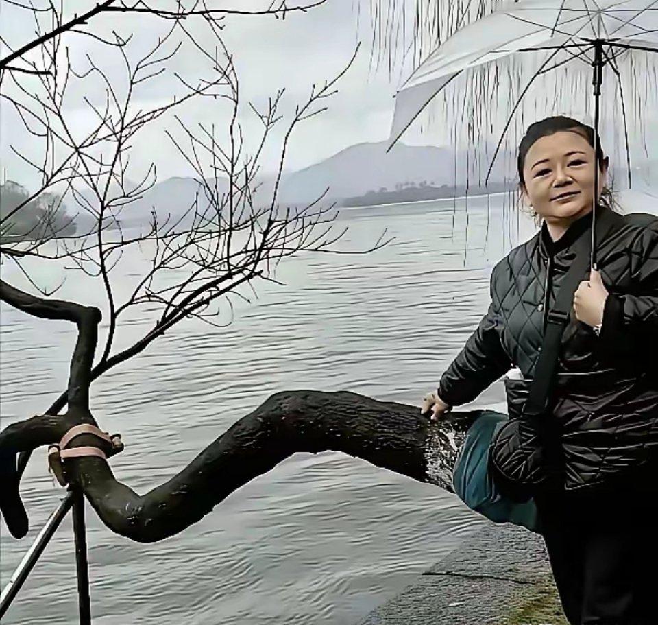 这老公的照相水平是真不太行，估计回家得挨揍了。照片取景没什么技巧也就罢了，但也不