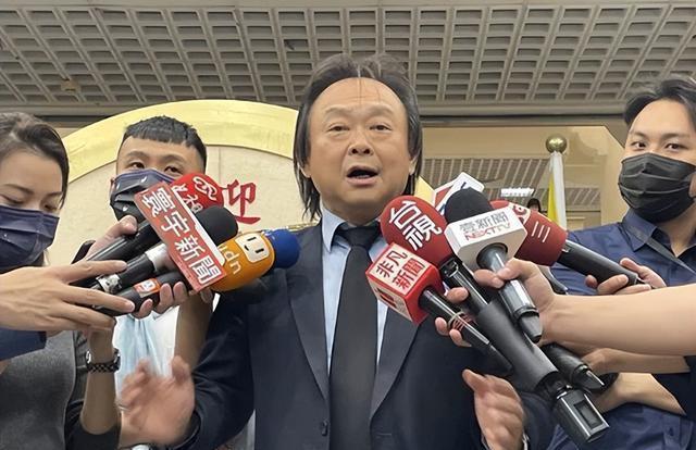 王世坚访陆计划确定了？！为了这趟旅途。还去馆长家做笔记！这次挺认真。特