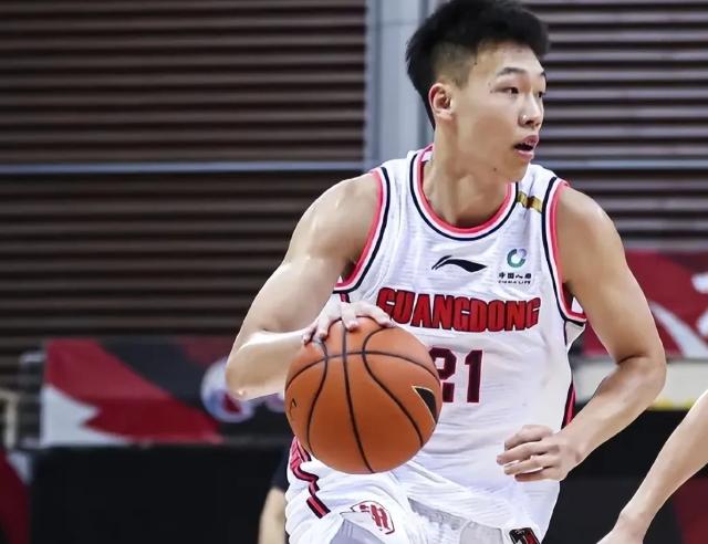 张昊缺席对抗赛真相反转，广东男篮这步棋没走错🌞广东宏远最近队内对抗赛，