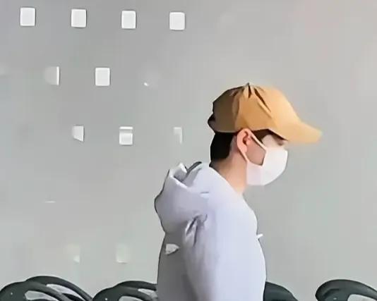 孙颖莎已经回北京了，极限赶场的小莎差点误机，机场广播都开始叫人了，不过小莎赶上了