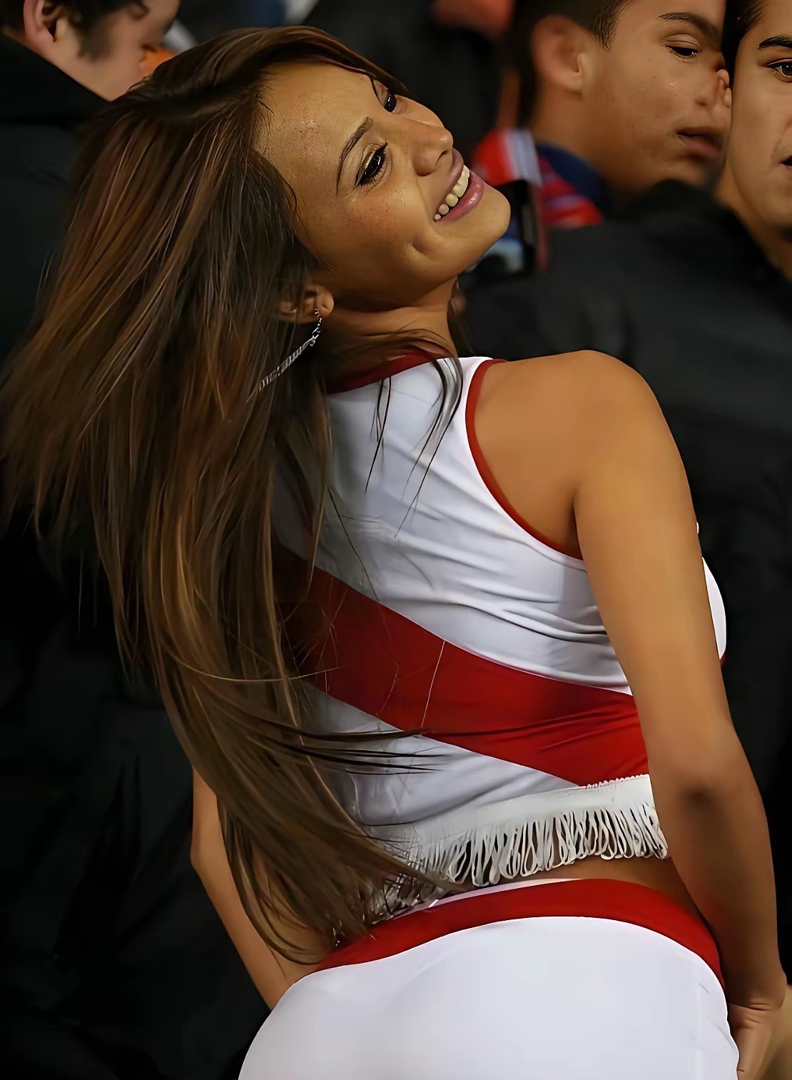 美女的美丽瞬间分享观足球⚽看美女。