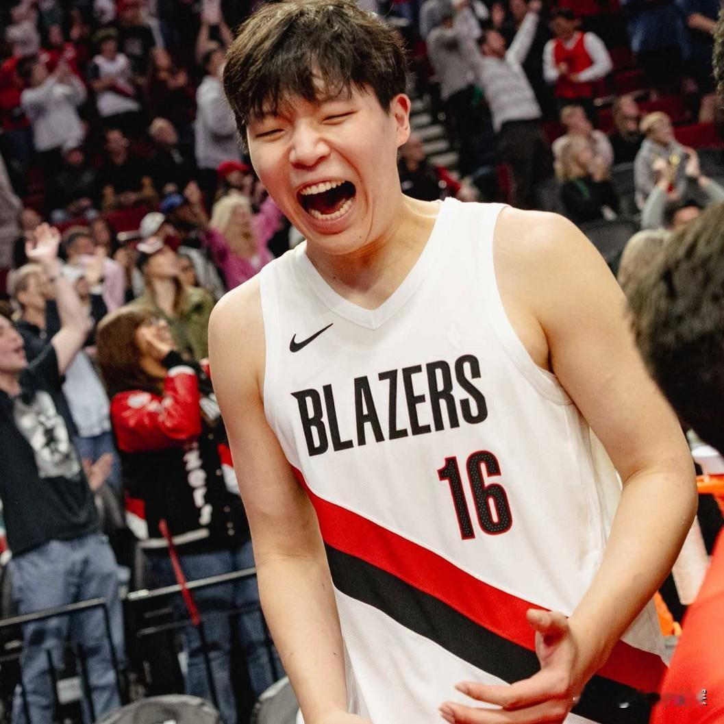 首轮六大中锋，杨翰森数据一流！马努阿奇（太阳10顺位）：季前赛场均9.5分5