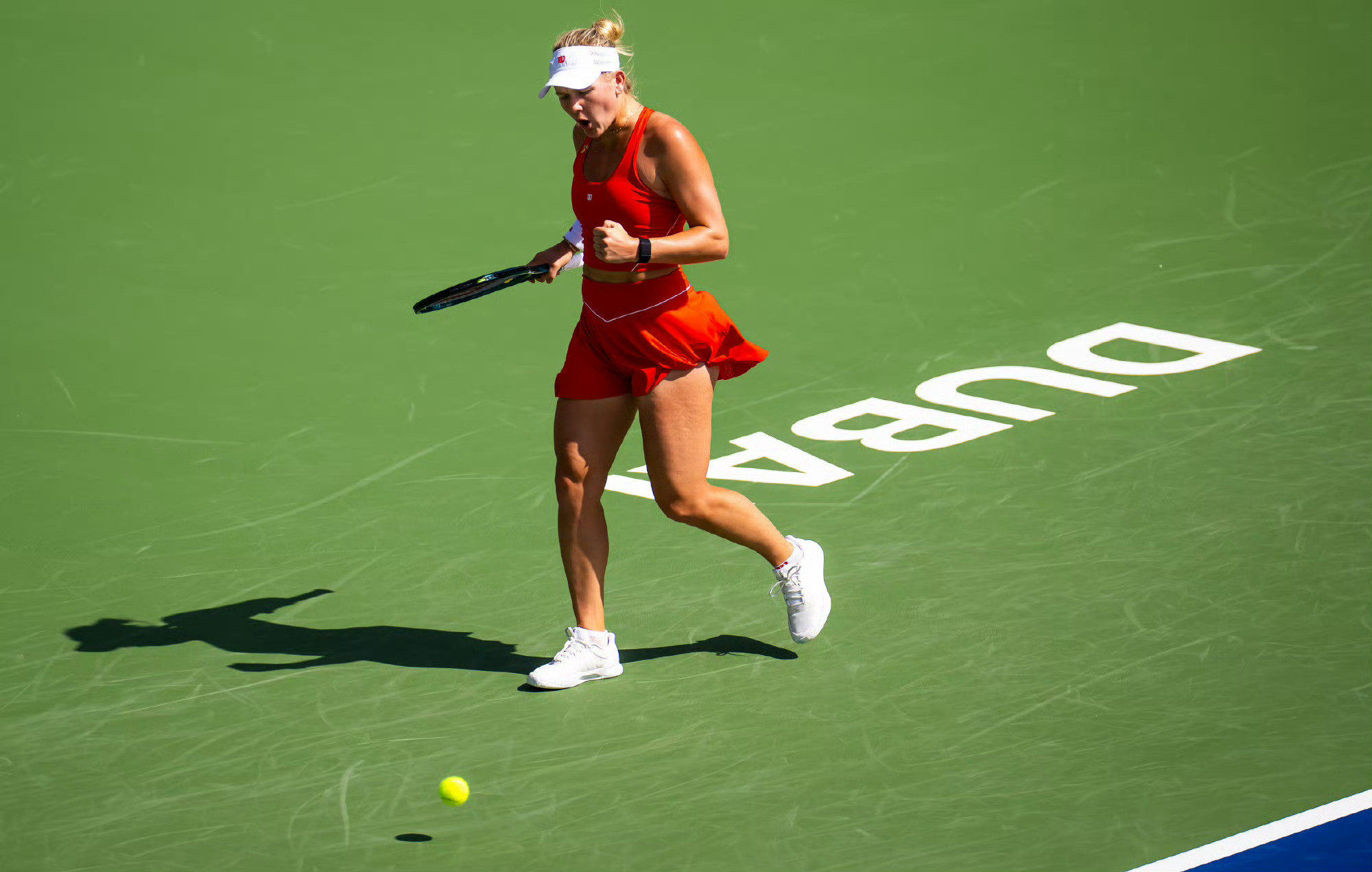 郑钦文连续两年迪拜对阵斯特恩斯要不要这么巧，郑钦文首轮抽中了幸运落败者斯特恩斯，