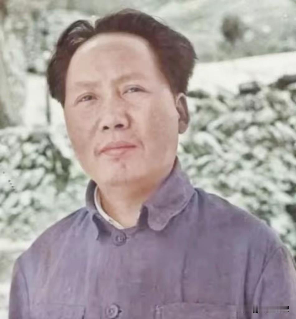 毛主席有一次开会，大家都早早的来到会议室，毛主席随后就到了，主席看大家比较严肃，