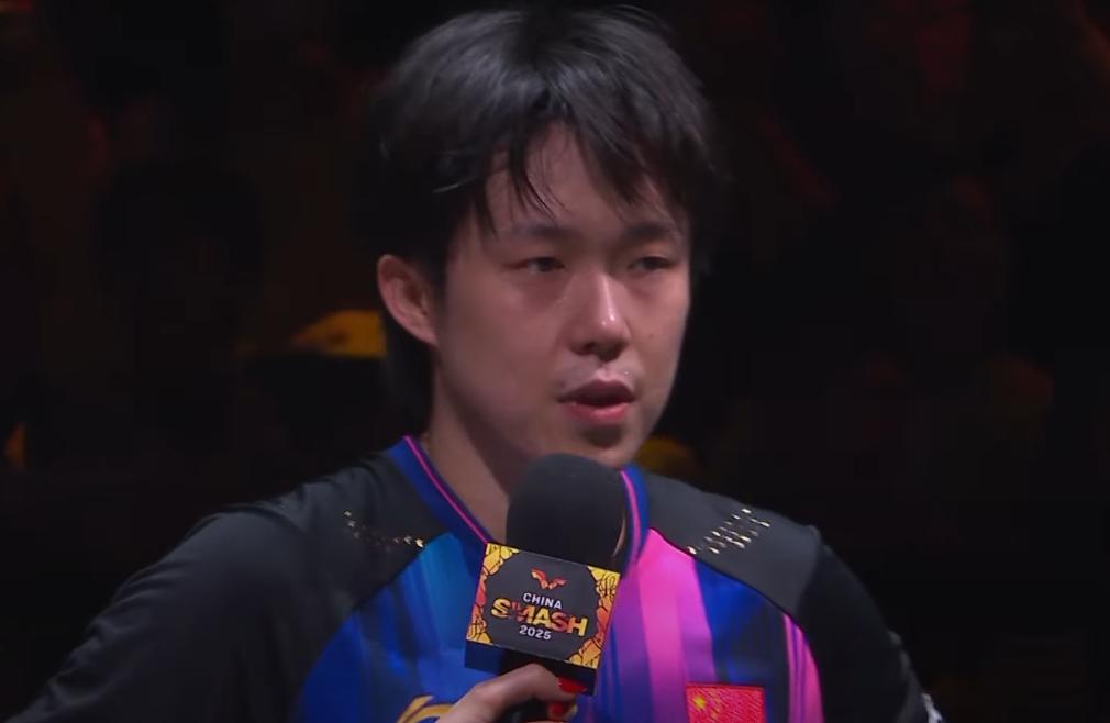 王楚钦4:1战胜松岛辉空后采访，美女记者给他挖坑，大头轻松化解！记者问：