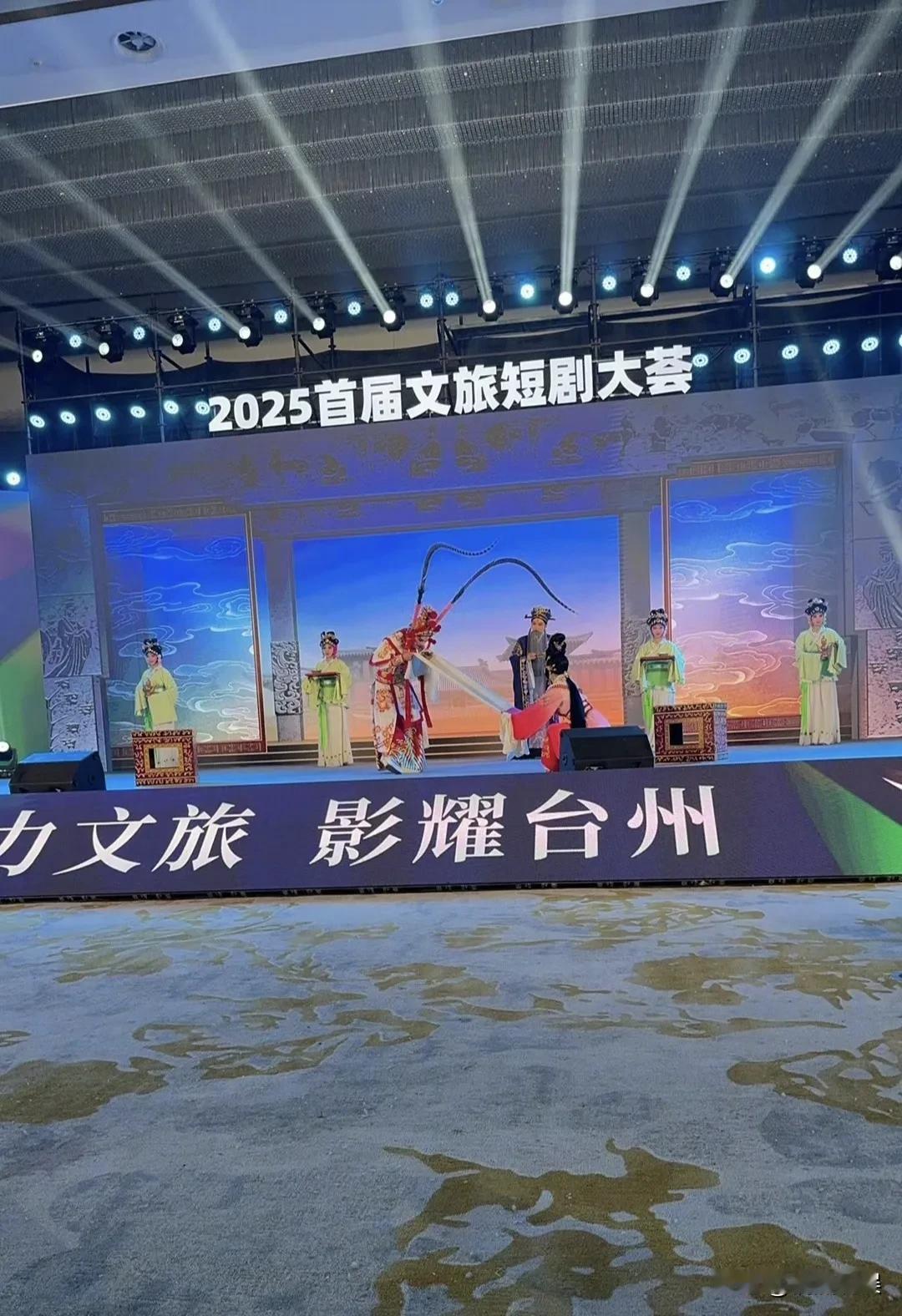 刘晓庆是真厉害，在每个赛道都能闯出一片天下！75岁的她，现身台州“首届短剧大荟