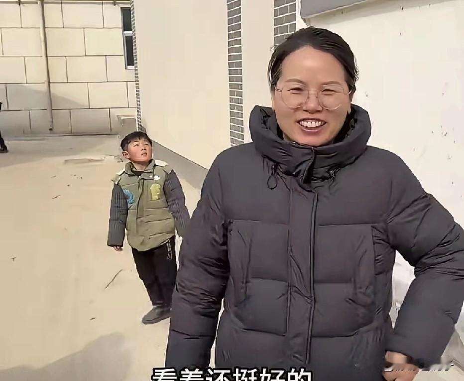 京城小二打算给父母换房子！每次回老家，网友都吐槽家里环境太差了，到处乱糟糟，家