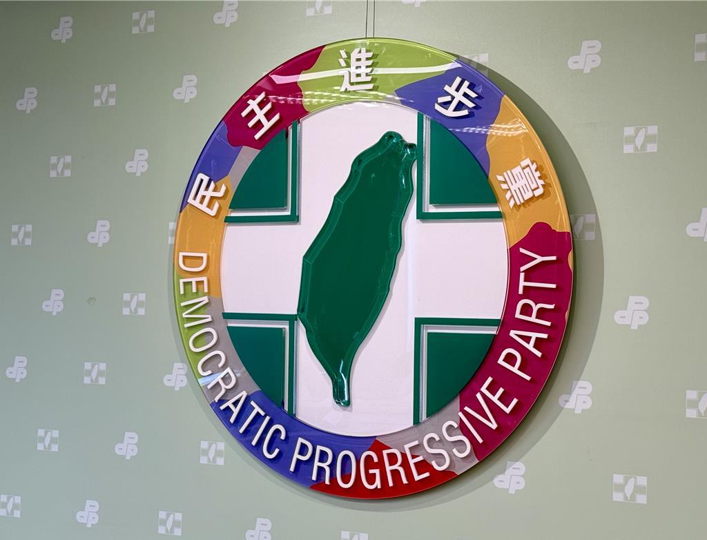 就在刚刚，台“民进党中国部”发表声明，10月15日，针对大陆国台办点名蔡