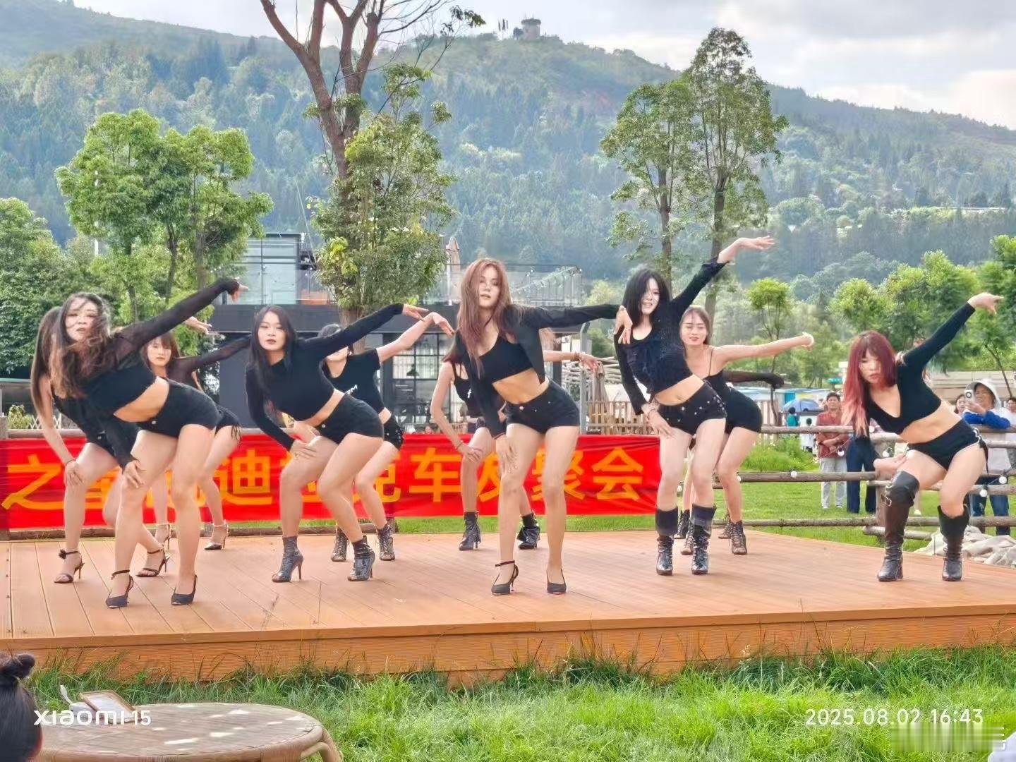 以前只是听闻凯迪拉克车主热衷于洗脚…结果今天看到凯迪拉克车友会这波操作，算是实锤