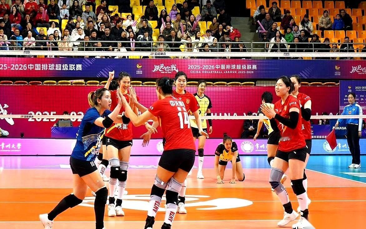 江苏女排打倒数第二的福建队，连主力都没上，派了一帮替补。福建队那边一看，机会来