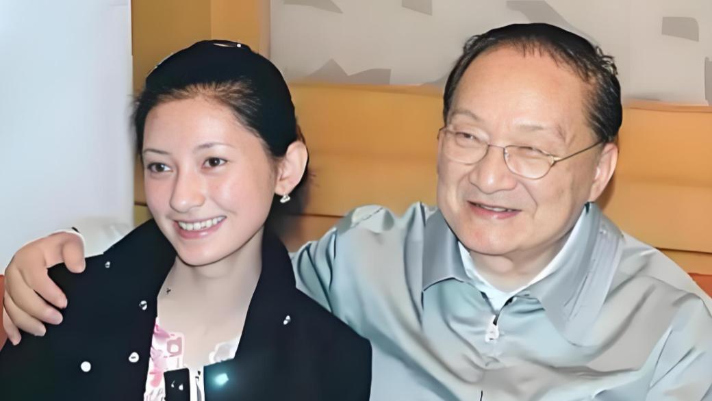 1976年的一天，金庸感到异常疲惫，决定去他常去的酒吧喝酒放松一下，在结账时，他