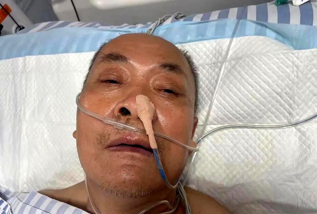 母亲生下我，嫌我是女孩，六个月后就跟我妈离婚了，离婚后既不来看我，又不给抚养费，
