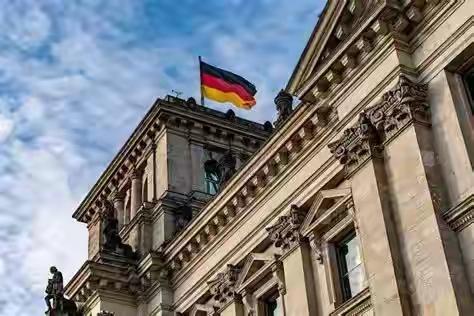 德国对华断供反遭反噬！抱美大腿不成，自家后院烧穿了！2026开年大反转！德