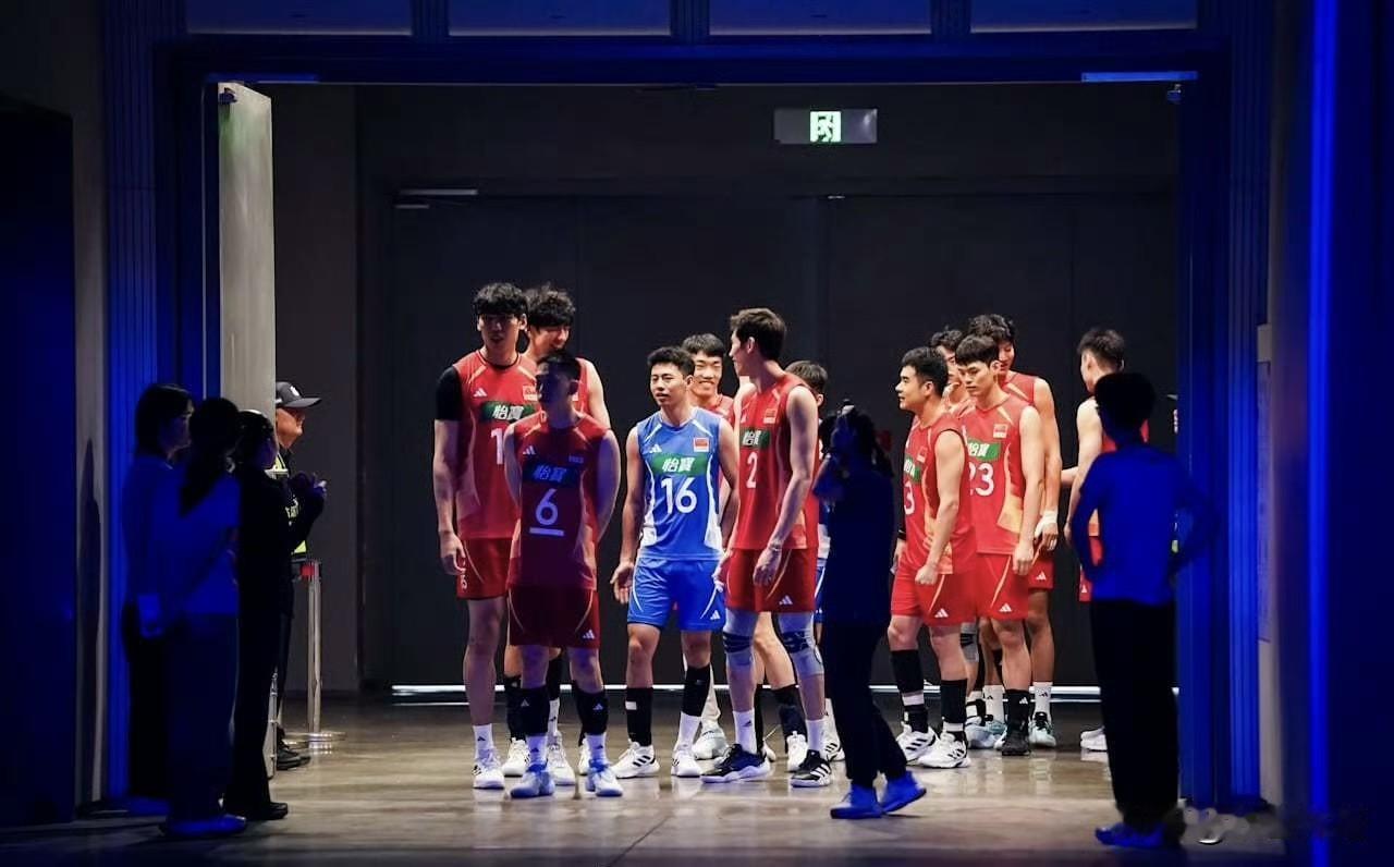 没办法，中国男排已经尽了全力了。但是面对如今的日本，我们基本没有胜机。不