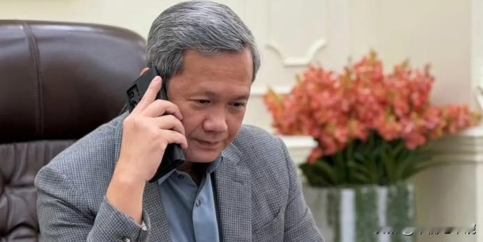 “柬埔寨首相洪玛奈到目前为止可能还一直认为美国会支持柬埔寨，站队柬埔寨。洪玛奈