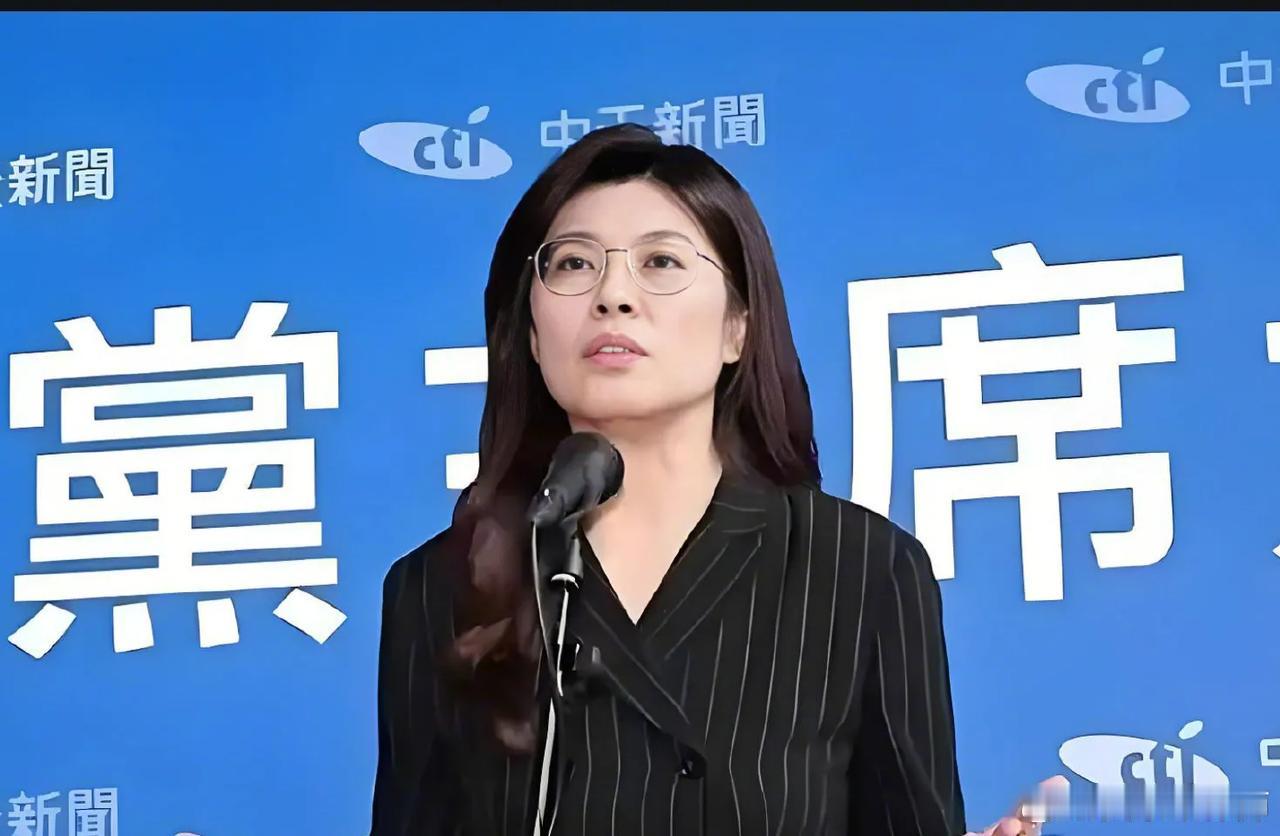 郑丽文的胜选密码里，选前最后阶段的“大佬背书”起到了关键作用。她在投票前一天专程