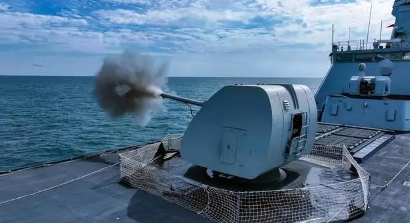 人民海军对身为传统舰用装备的舰炮，始终有着不低的重视程度。在近期公开的最新批次0