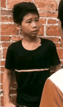 好小子，你的表情太丰富了，真是十足的戏精啊[赞][捂脸哭]某地有个男孩，热爱表