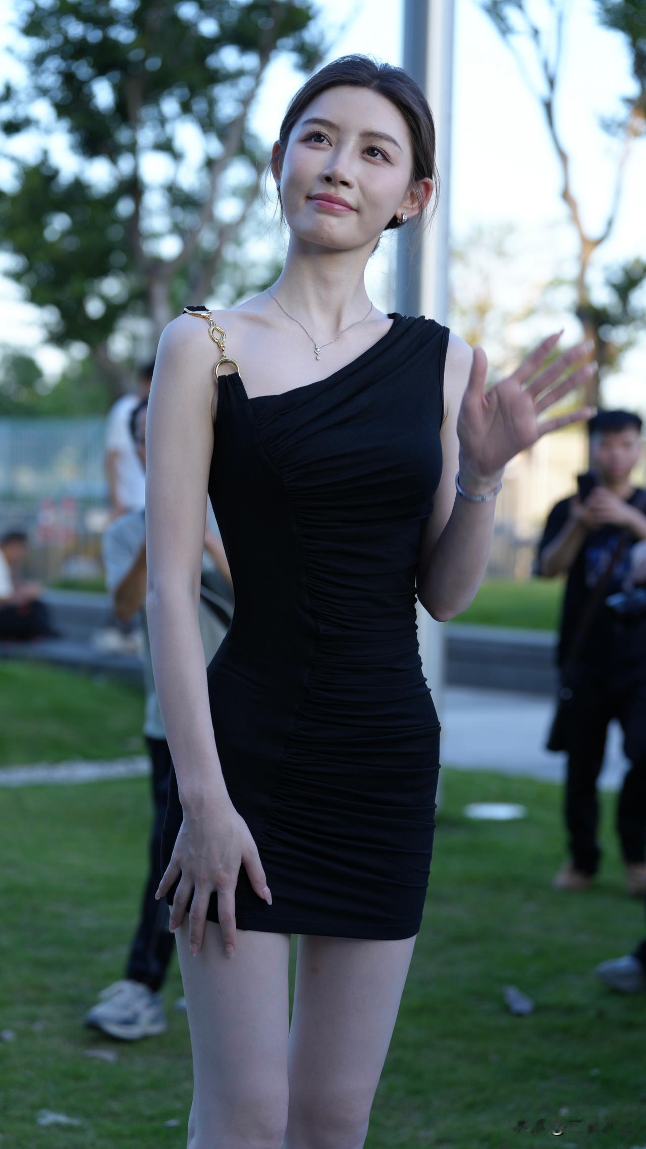 车模敏敏，怎么做到皮肤可以这么白的呢！敏敏女神