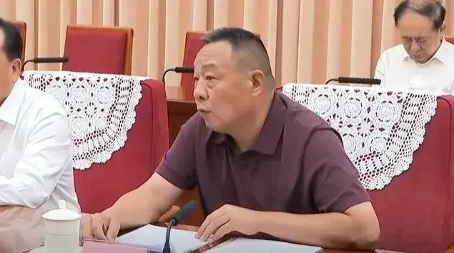 于东来出圈的内核，是跳出唯利润至上的经营思维。行业内卷之下，不少零售企业靠压低员