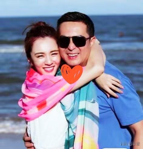 张嘉译的黄金搭档里，闫妮是公认无人能超越的；秦海璐称得上最佳CP；孙浩透着情