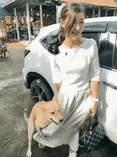 尴尬不？自己不尴尬，尴尬的就是别人。老人言:男不养猫女不养狗，此话有理。