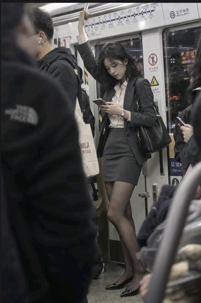原本疲惫的下班路，因为这一眼，突然觉得人间值得。
