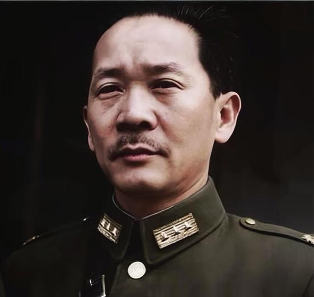 粤军大佬的军衔别弄错了！北伐誓师，张发奎是“铁军”第四军的师长，跟陈铭枢、陈济棠