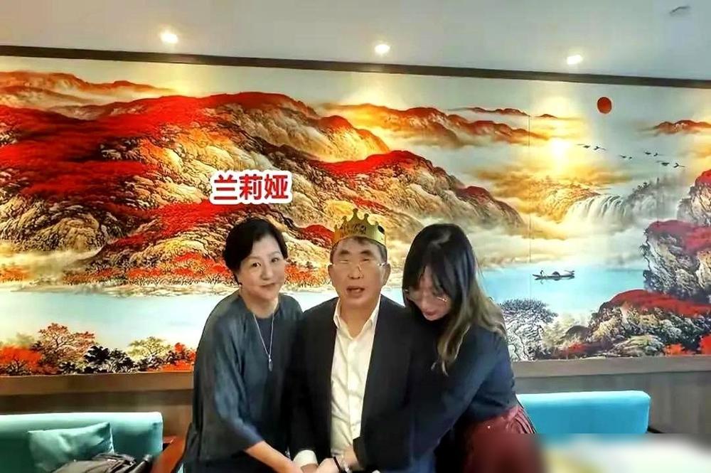 聂卫平这辈子结了三次婚，没一次听妈的。头婚孔祥明，棋友变老婆，1979年进门。讲