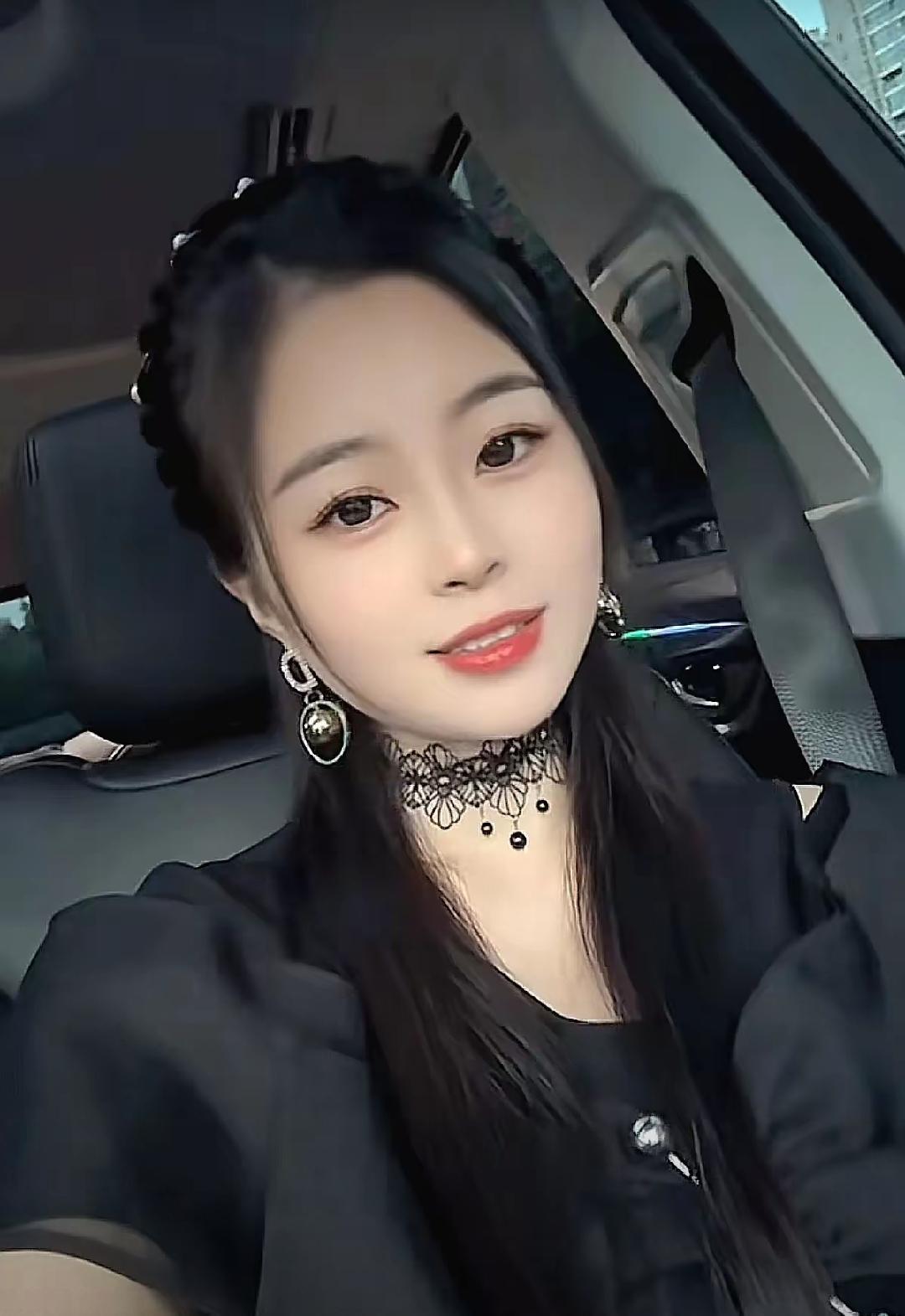 你是否发现，那些美女总是自带一种迷人且自信的气场，让人忍不住多看几眼？其实，这份