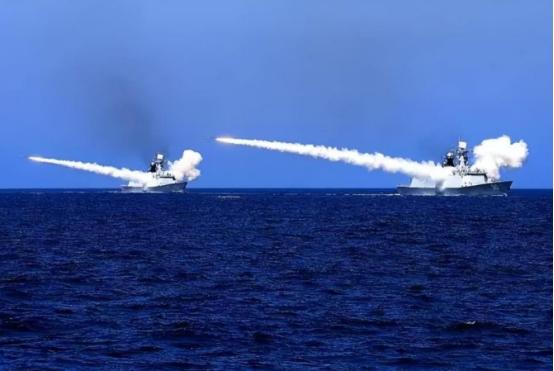 中日关系再一次被推到世界聚光灯下，日本渔船进入中国海域，引发直接管控，双方军力碰